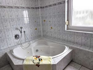 Eckbadewanne