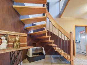 Echtholztreppe zum Obergeschoss