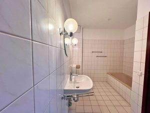 Bad mit  Wanne
