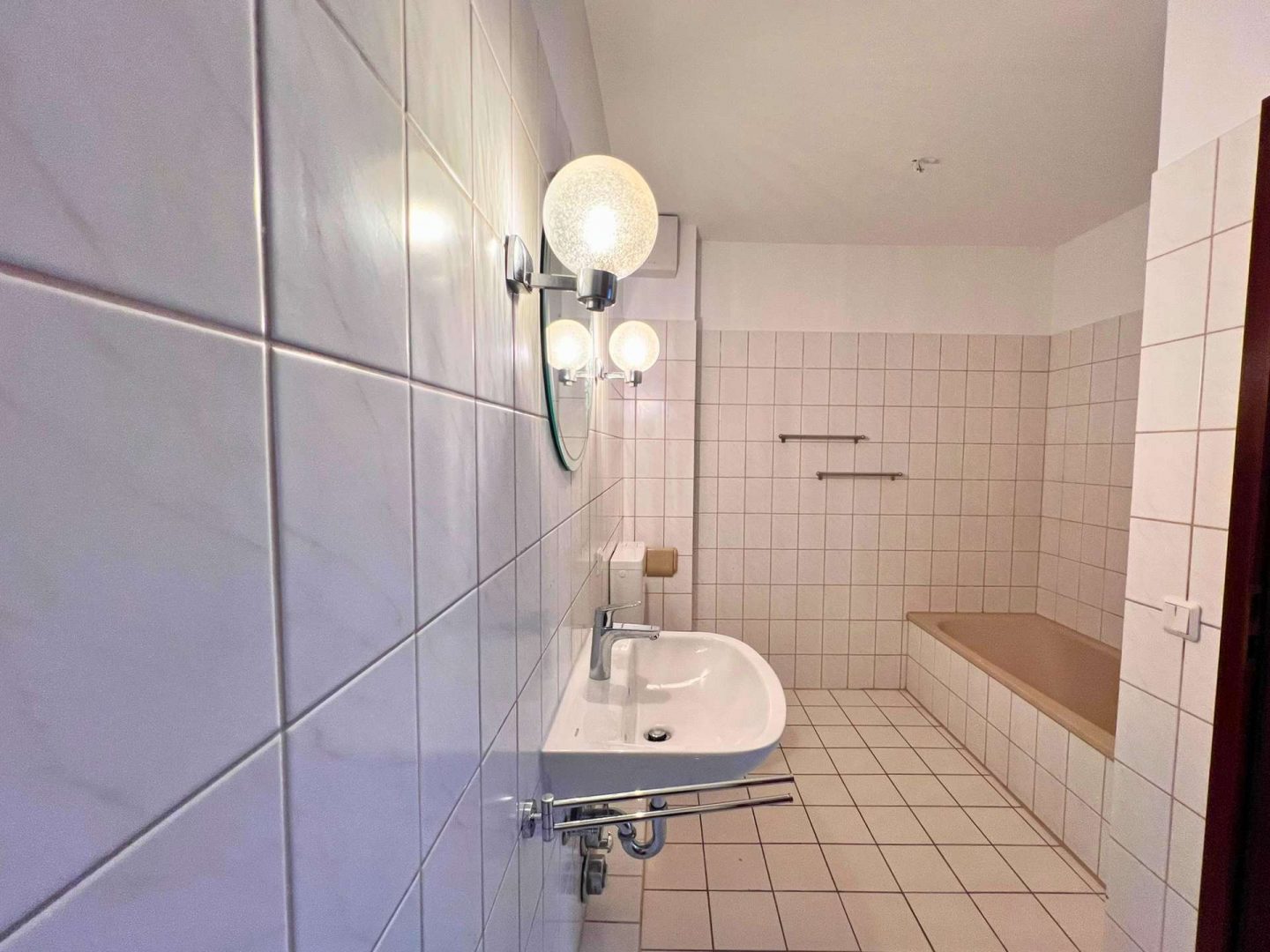 Bad mit Wanne