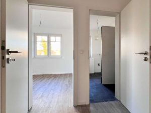 Blick in Schlafen und Bad