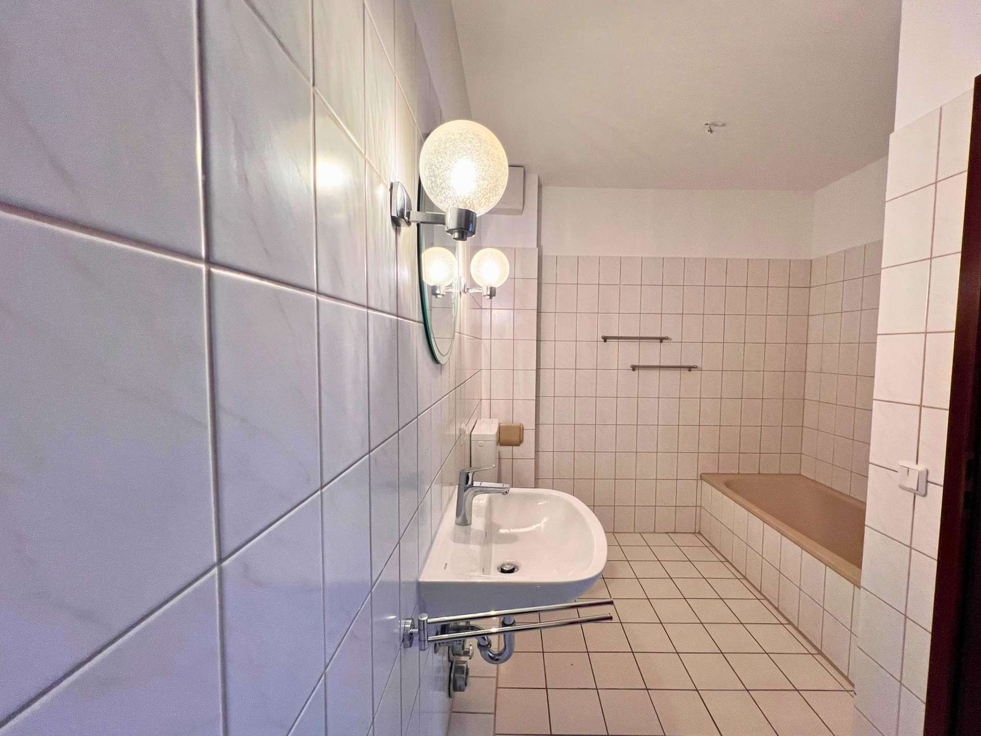 Bad mit  Wanne